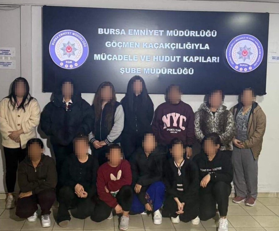 BURSA’DA MASAJ SALONLARINA EŞ ZAMANLI OPERASYON : 13 KAÇAK ÇALIŞAN YAKALANDI