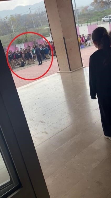 BURSA’DA ÖĞRENCİSİNİ HERKESİN İÇİNDE DARP EDEN OKUL MÜDÜRÜ GÖREVDEN UZAKLAŞTIRILDI