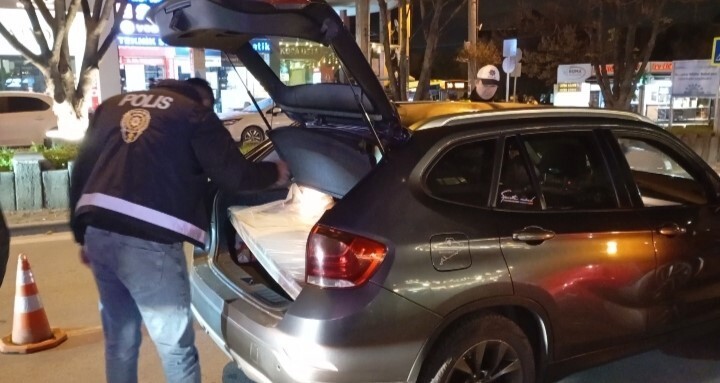 BURSA’DA YILBAŞI ÖNCESİ YAPILAN ASAYİŞ VE TRAFİK DENETİMLERİNDE KURAL İHLALİ YAPAN SÜRÜCÜLERE...