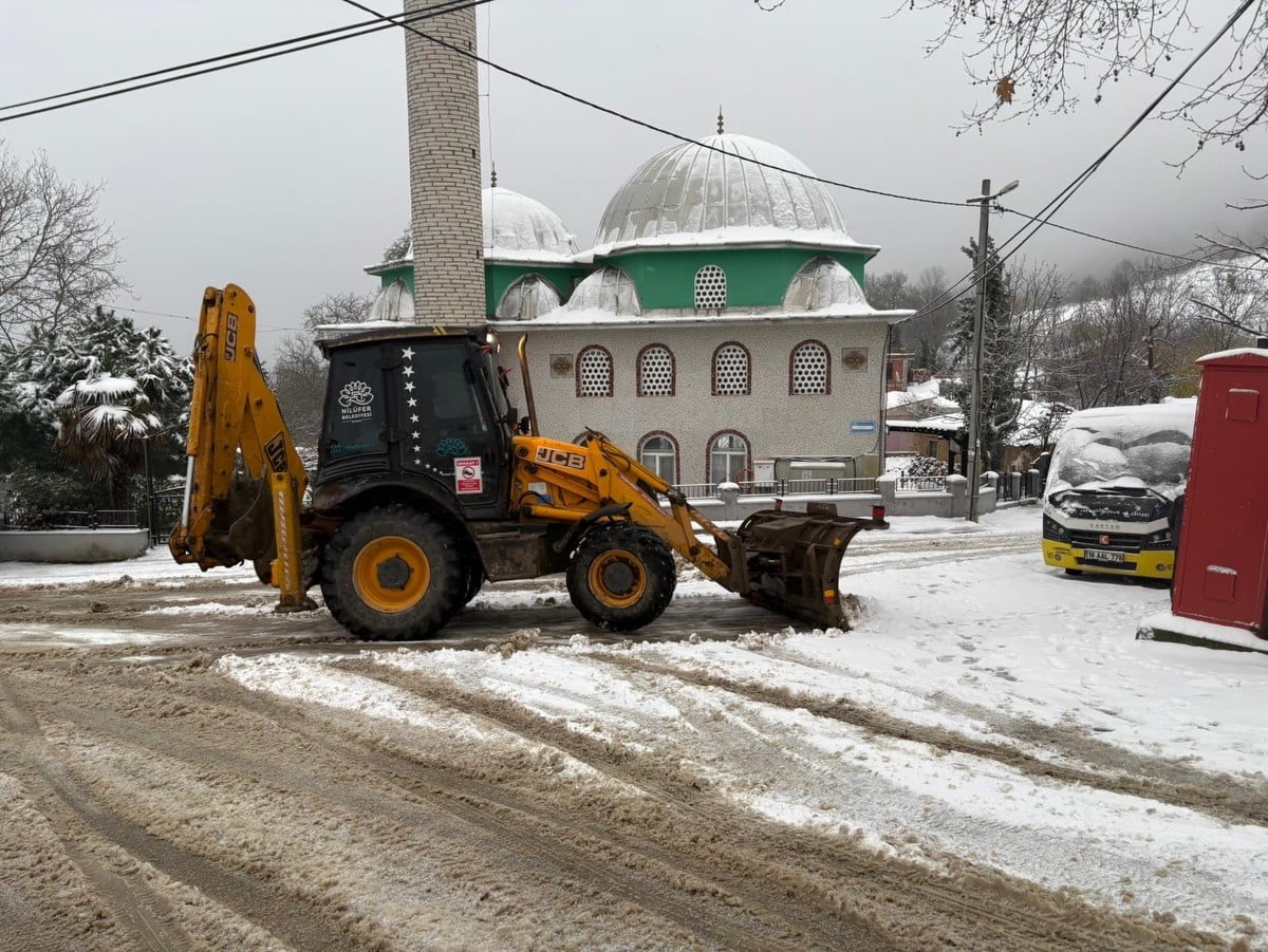 BURSA GENELİNDE ARALIK AYININ SON GÜNLERİNDE ETKİSİNİ GÖSTEREN KAR YAĞIŞINA KARŞI NİLÜFER...