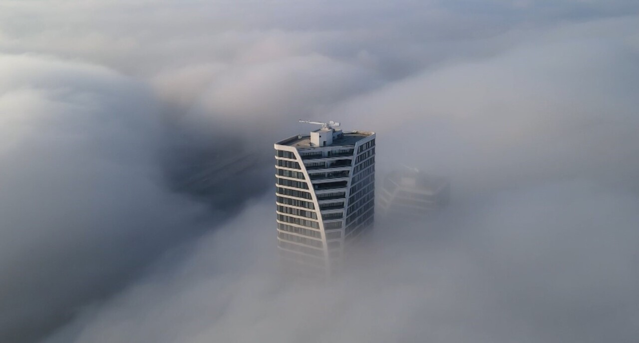 BURSA SABAH SAATLERİNDE YOĞUN SİSİN ETKİSİ ALTINA GİRDİ. KENTİN BÜYÜK BÖLÜMÜ ADETA GÖRÜNMEZ HALE...