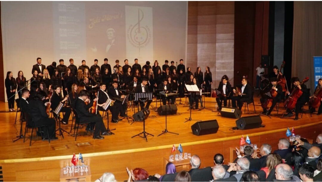 BURSA, SANAT GÜNEŞİ ZEKİ MÜREN’İ DOĞUMUNUN 94. YILINDA DÜZENLENEN ÖZEL BİR GECEYLE ANDI. MERİNOS...