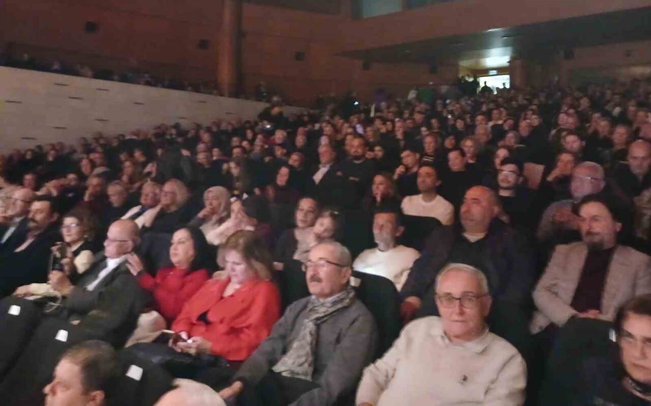 BURSA, SANAT GÜNEŞİ ZEKİ MÜREN’İ DOĞUMUNUN 94. YILINDA DÜZENLENEN ÖZEL BİR GECEYLE ANDI. MERİNOS...