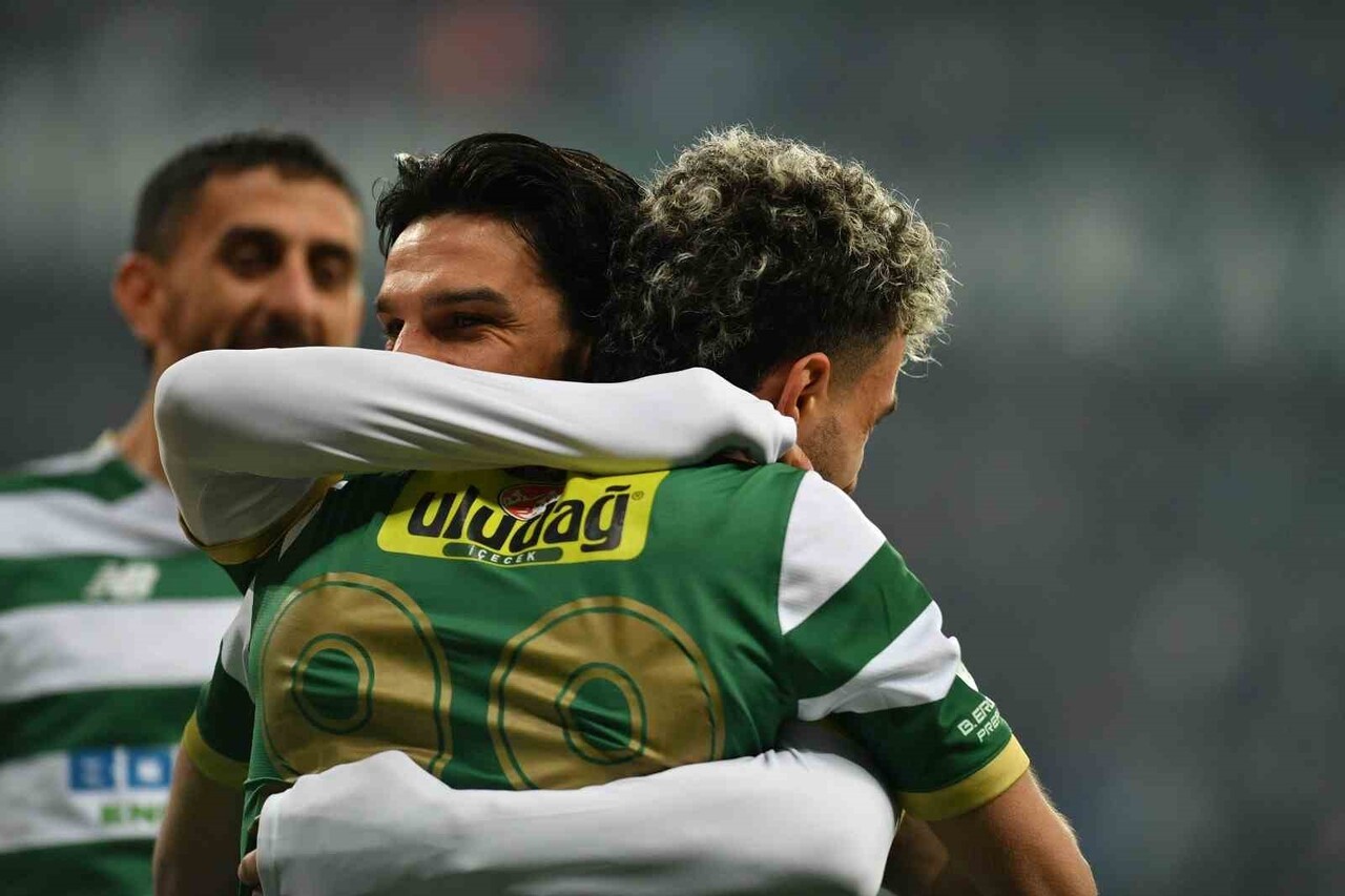 BURSASPOR ANKARA DEMİRSPOR’U 4-0 İLE GEÇTİ