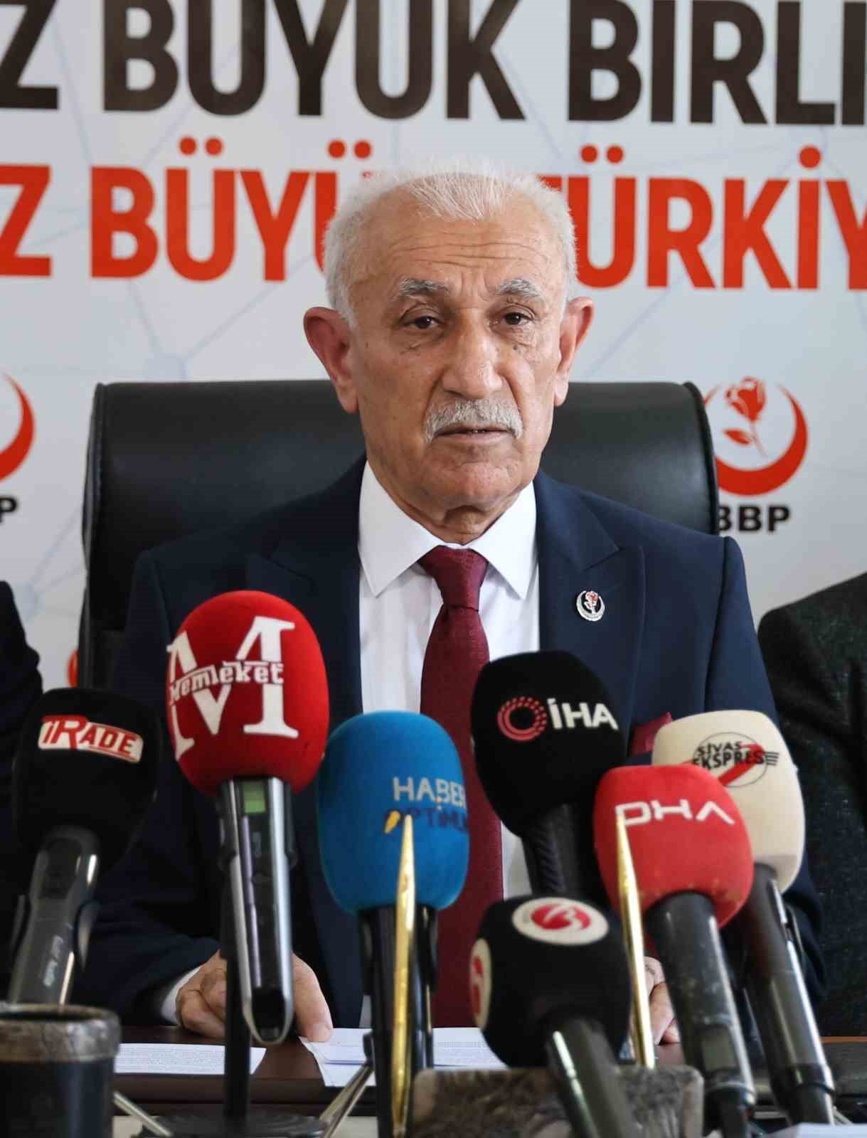 BÜYÜK BİRLİK PARTİSİ (BBP) SİVAS İL BAŞKANI AHMET POLAT, GEÇİRDİĞİ KALP KRİZİ SONRASI KALDIRILDIĞI...