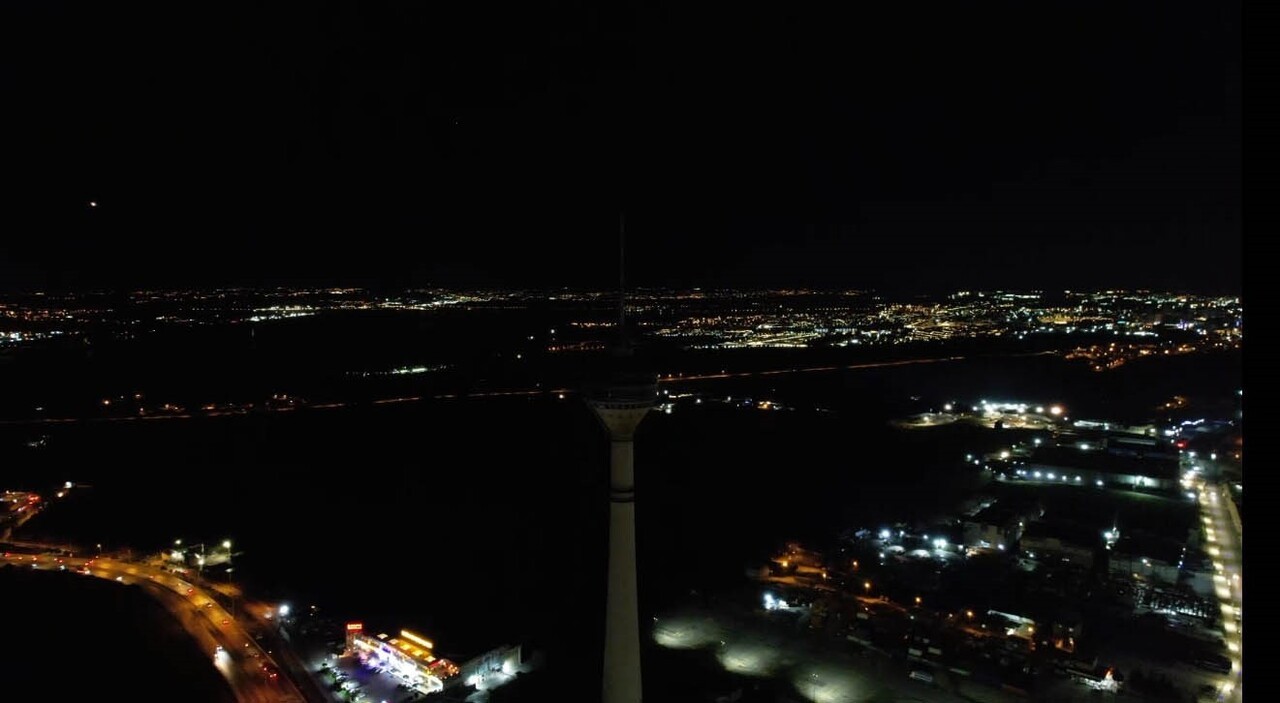 BÜYÜKÇEKMECE’DE BULUNAN 230 METRE UZUNLUĞUNDAKİ TELEVİZYON KULESİNDE HAVA TRAFİĞİ İÇİN HAYATİ...