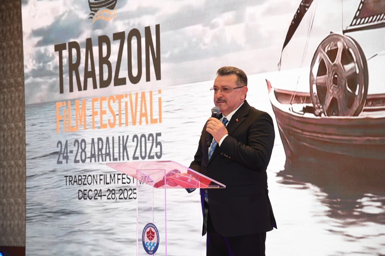 BÜYÜKŞEHİR BELEDİYE BAŞKANI AHMET METİN GENÇ, UZUN METRAJLI FİLMLERİ DE DAHİL EDEREK FESTİVALİ...