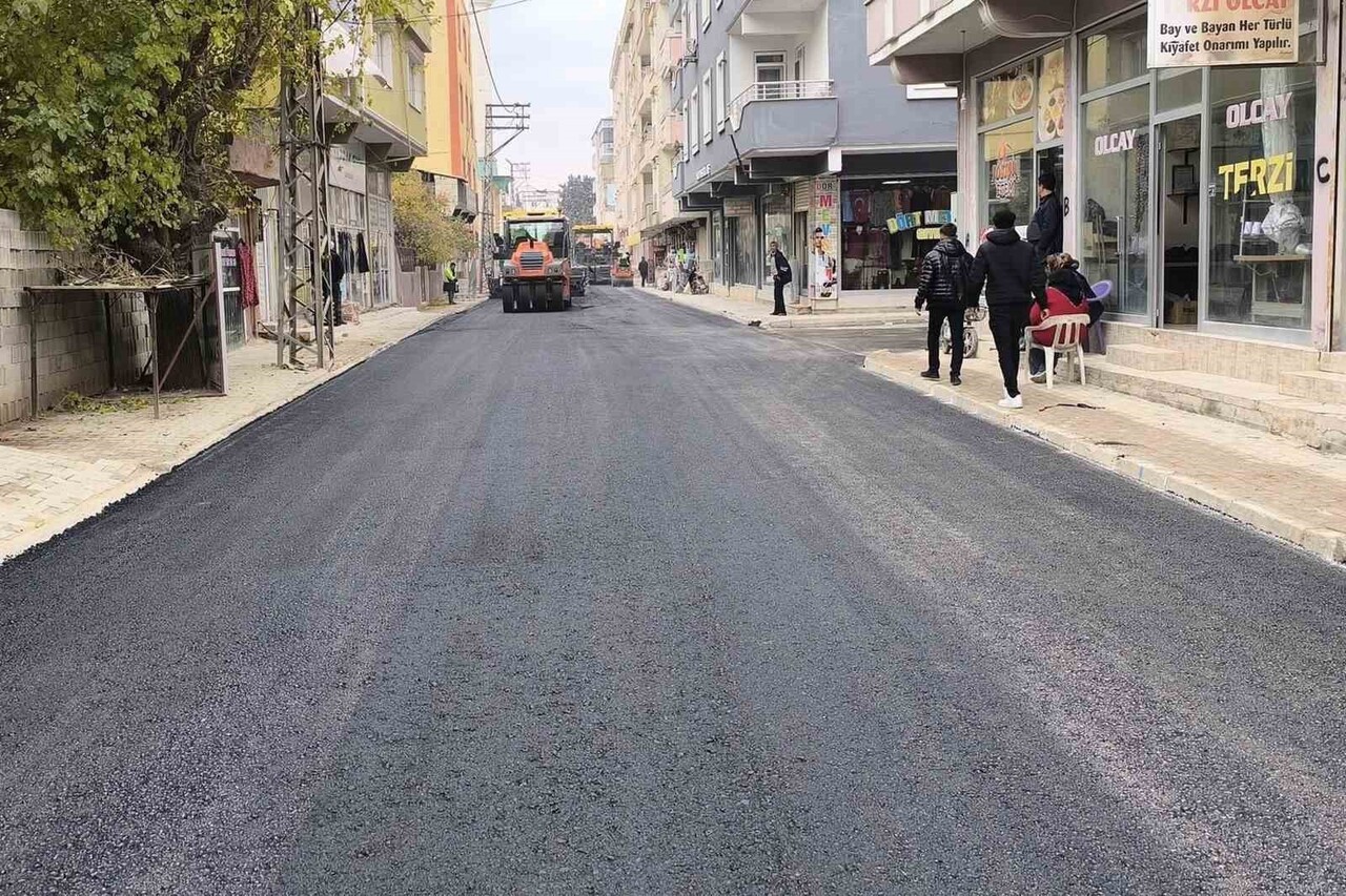 BÜYÜKŞEHİR BELEDİYESİ ARABAN’DA ASFALT ÇALIŞMALARINA ARALIKSIZ DEVAM EDİYOR