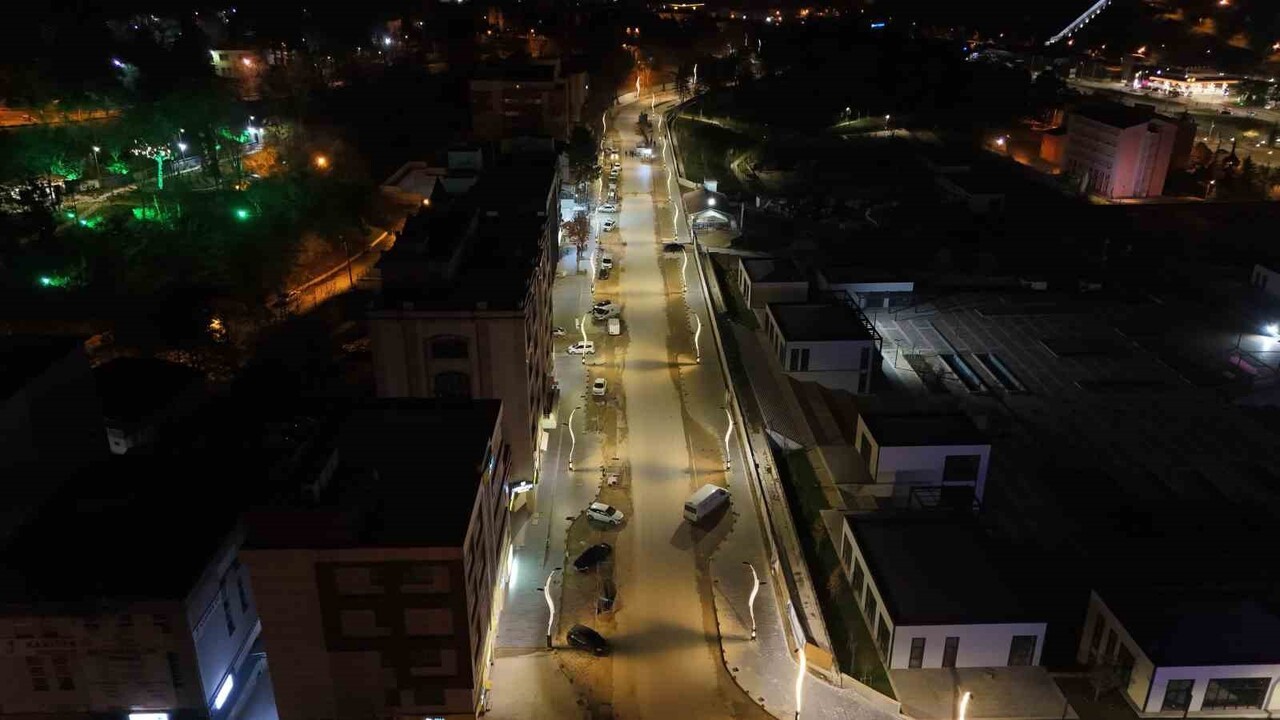 CADDE YENİLEME ÇALIŞMALARI ÇERÇEVESİNDE ÖMER LÜTFÜ ÖZAYTAÇ CADDESİ’NDE YENİLEME ÇALIŞMALARI...