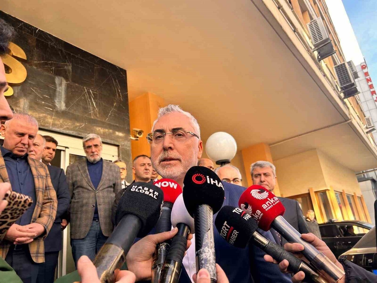 ÇALIŞMA VE SOSYAL GÜVENLİK BAKANI VEDAT IŞIKHAN, "GEÇEN HAFTA BİZE İLETMİŞ OLDUKLARI KOMİSYONA...