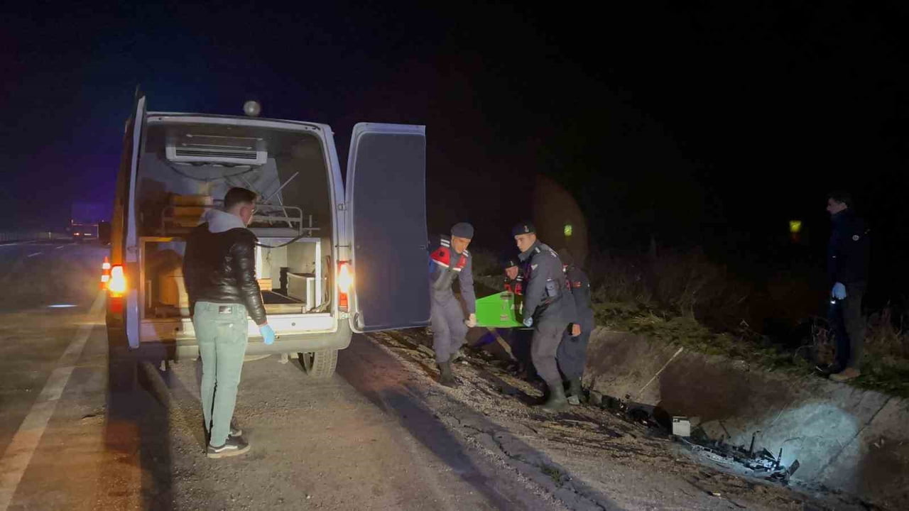 ÇANAKKALE'DE 5 KİŞİ HAYATINI KAYBETTİĞİ VE 1 KİŞİNİN YARALANDIĞI KAZADA 5 AY ÖNCE EVLENEN NESLİHAN...