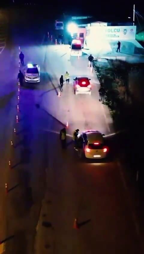 ÇANAKKALE'DE EMNİYET EKİPLERİNCE GERÇEKLEŞTİRİLEN HUZUR UYGULAMALARI DENETİMLERİ SIRASINDA 2...