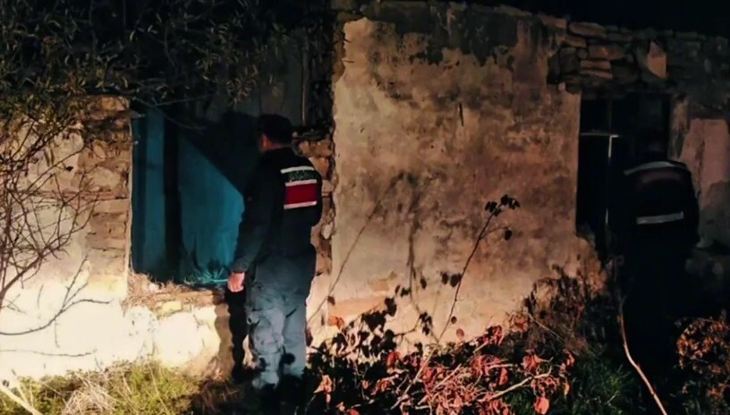 ÇANAKKALE'DE JANDARMA EKİPLERİNCE "TÜRKİYE GÜVEN VE HUZUR UYGULAMASI" GERÇEKLEŞTİRİLDİ.