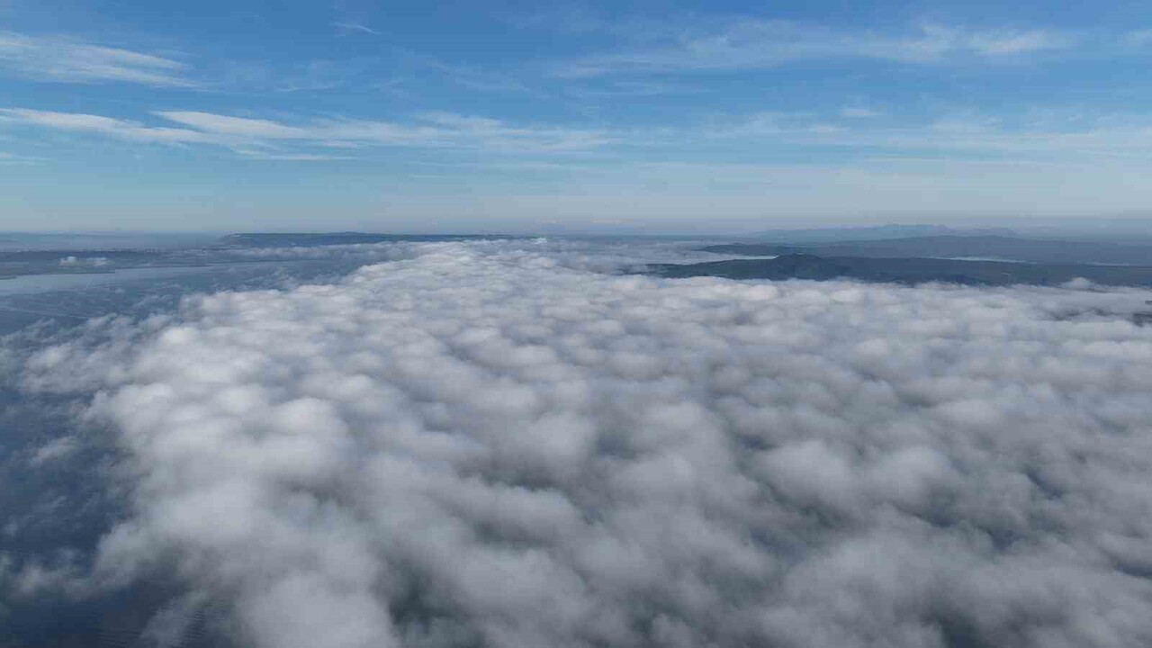 ÇANAKKALE BOĞAZI ETKİLİ OLAN YOĞUN SİS DRON İLE HAVDAN GÖRÜNTÜLENDİ.