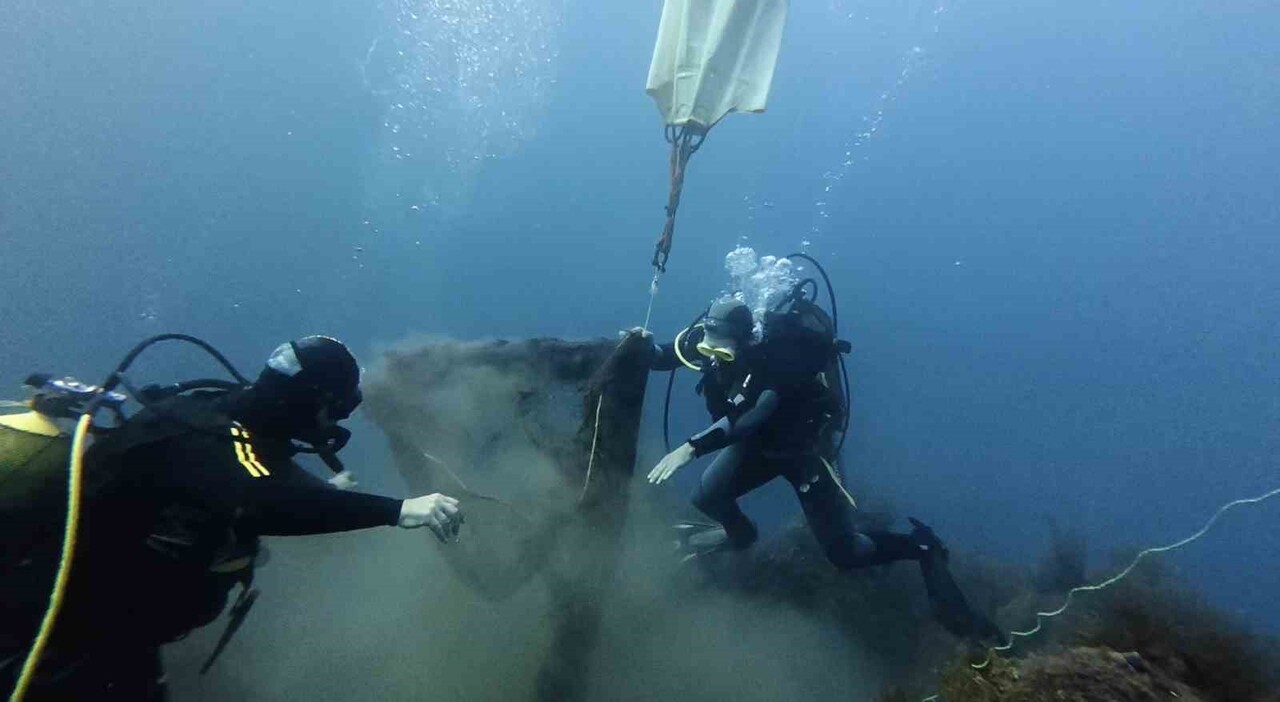 ÇANAKKALE BOĞAZI’NDA ‘DENİZLERİN TERK EDİLMİŞ AV ARAÇLARINDAN TEMİZLENMESİ PROJESİ’ ÇERÇEVESİNDE...