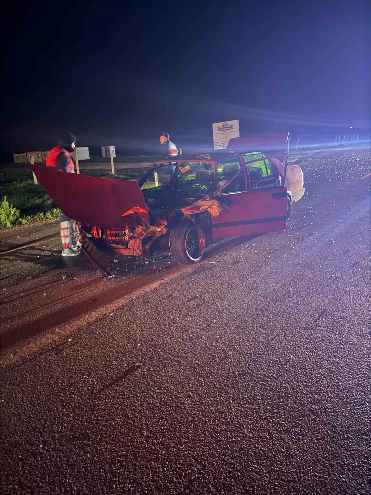 ÇANAKKALE’DE MEYDANA GELEN TRAFİK KAZASINDA OTOMOBİLLE MOTORSİKLET ÇARPIŞTI, 2’Sİ AFGAN UYRUKLU...