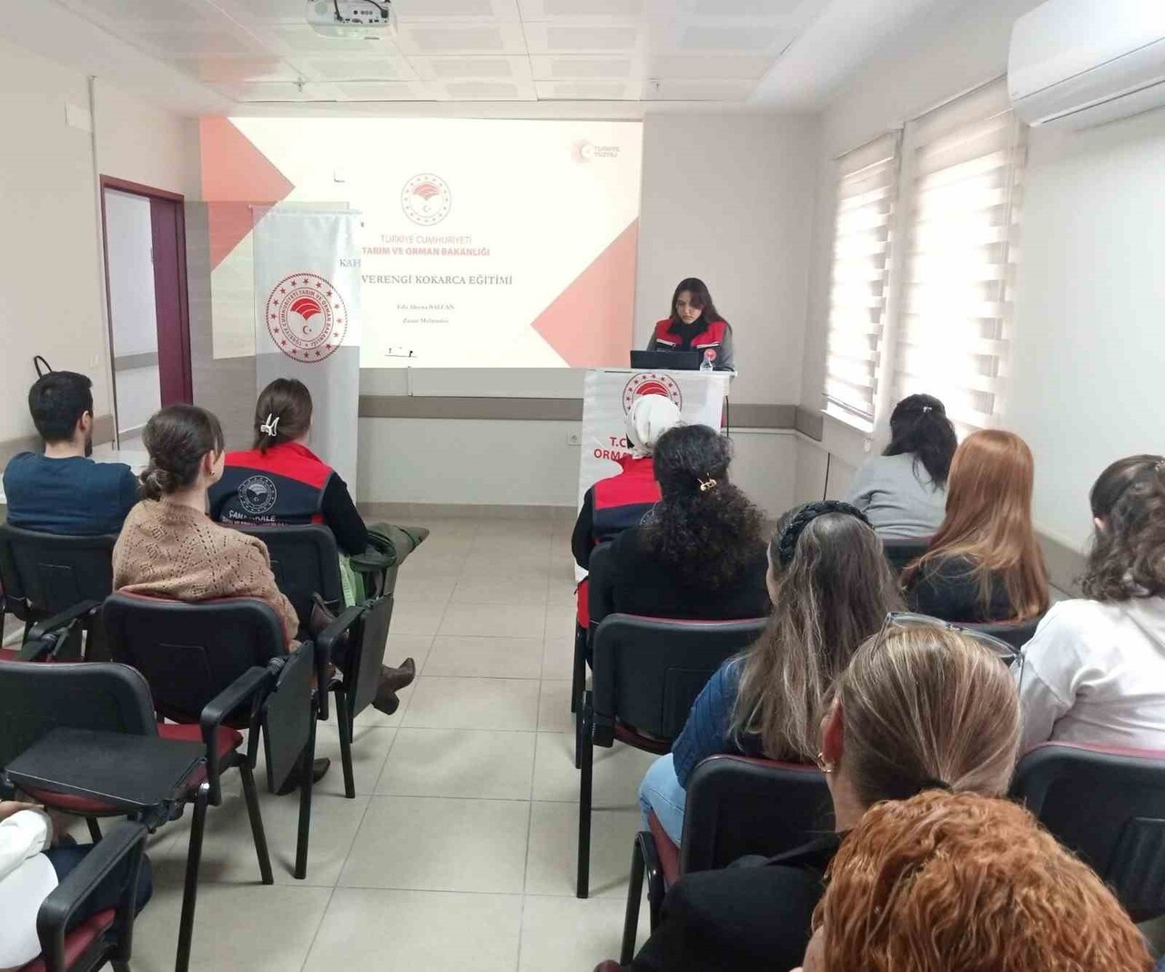 ÇANAKKALE’DE TARIMSAL ÜRETİMİ TEHDİT EDEN KAHVERENGİ KOKARCA ZARARLISINA KARŞI YÜRÜTÜLEN EĞİTİM...