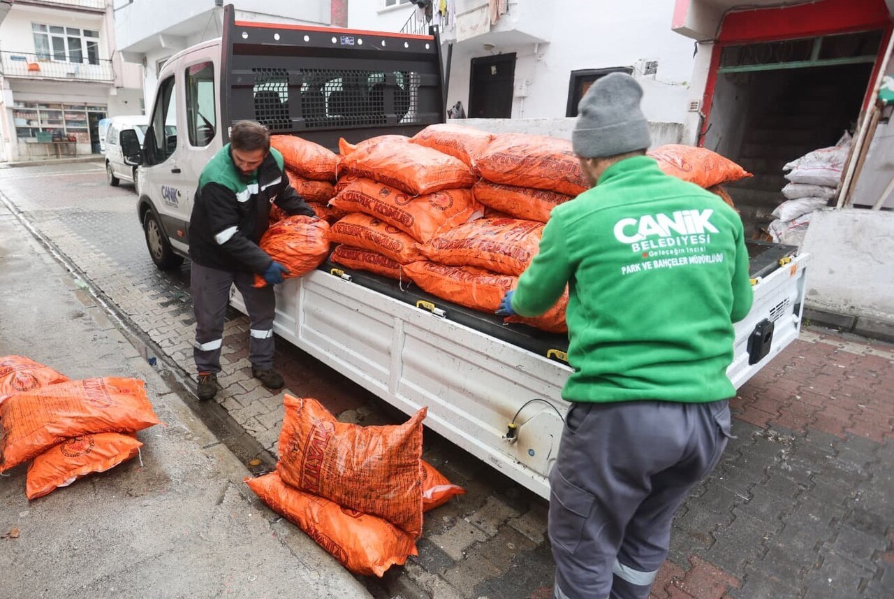 CANİK BELEDİYESİ, İLÇEDEKİ İHTİYAÇ SAHİBİ VE DAR GELİRLİ AİLELERE ISINMA DESTEĞİ...