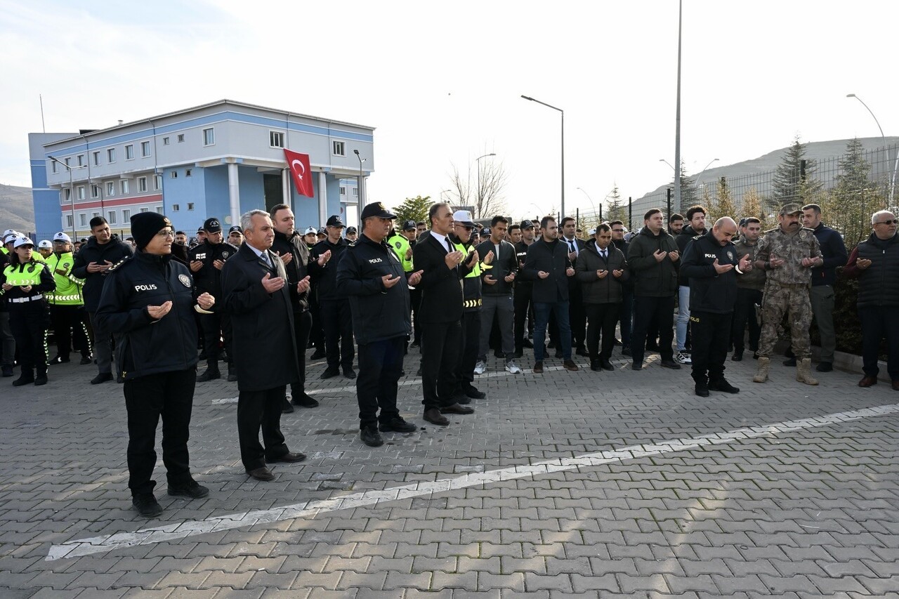 ÇANKIRI İL EMNİYET MÜDÜRLÜĞÜ EMRİNDE KULLANILMAK ÜZERE TAHSİS EDİLEN 57 ARAÇ, DÜZENLENEN TÖRENLE...