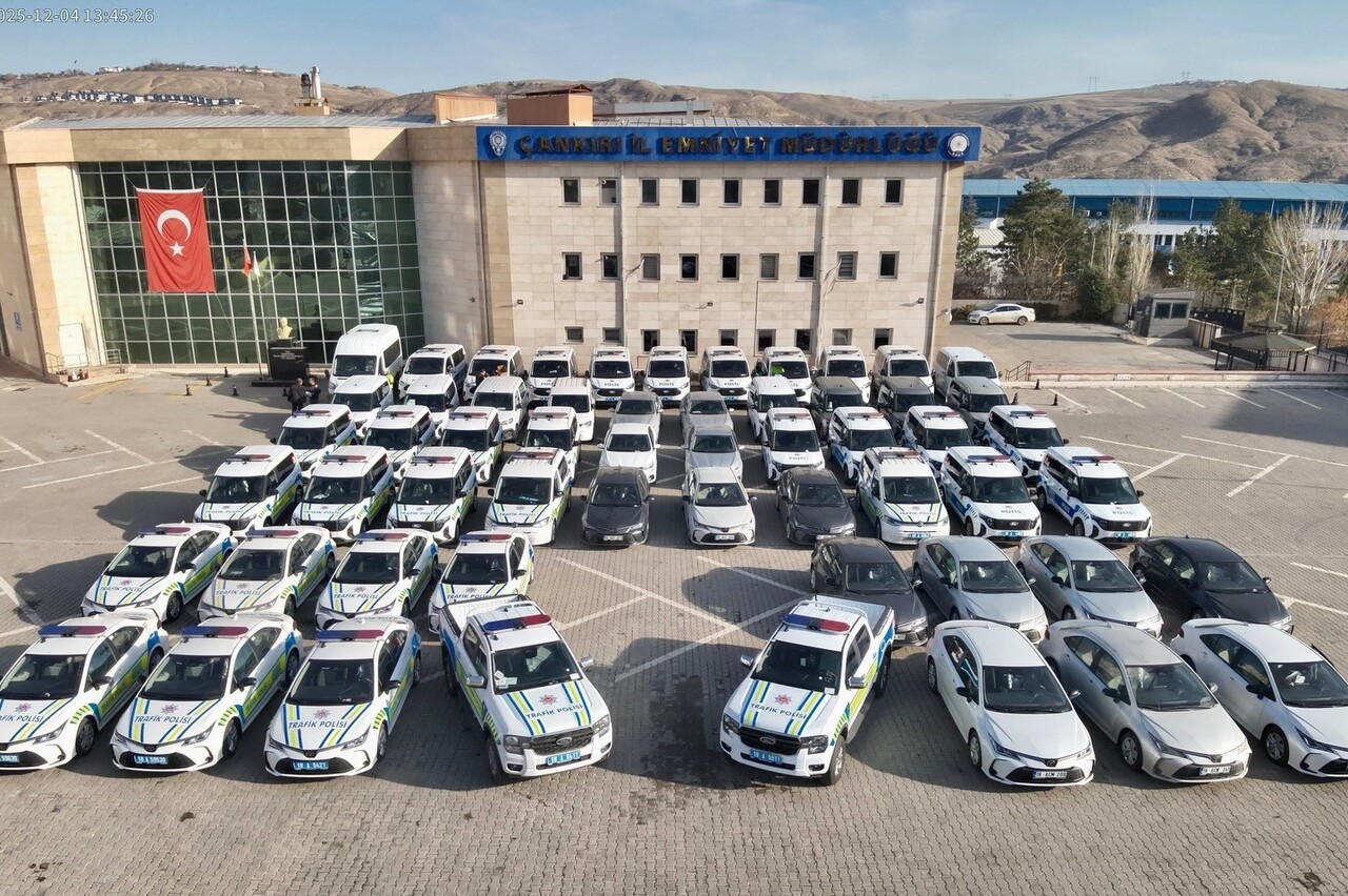 ÇANKIRI İL EMNİYET MÜDÜRLÜĞÜ EMRİNDE KULLANILMAK ÜZERE TAHSİS EDİLEN 57 ARAÇ, DÜZENLENEN TÖRENLE...