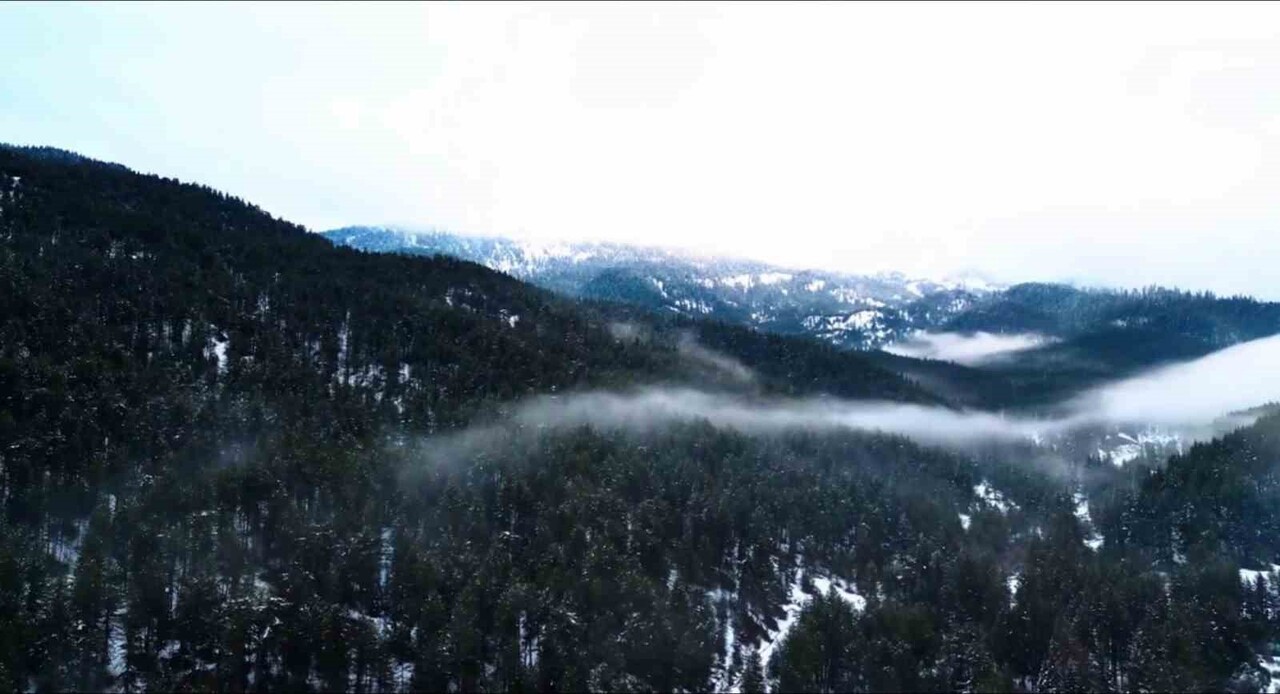 ÇANKIRI-KASTAMONU SINIRLARINDA BULUNAN ILGAZ DAĞI’NDA SİS VE KARLI DAĞLARIN BULUŞMASIYLA ORTAYA...