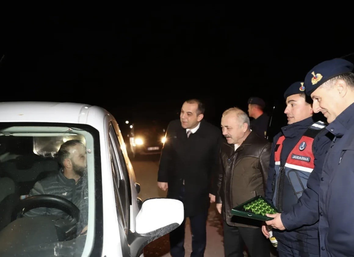 ÇANKIRI VALİSİ MUSTAFA FIRAT TAŞOLAR, YILBAŞI TEDBİRLERİ ÇERÇEVESİNDE GÖREV BAŞINDA OLAN JANDARMA...