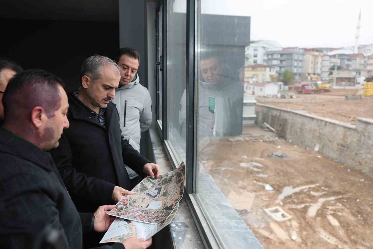 ÇAYIROVA BELEDİYE BAŞKANI BÜNYAMİN ÇİFTÇİ, KAPALI SPOR SALONU VE SPORCU FABRİKASI’NDAKİ...