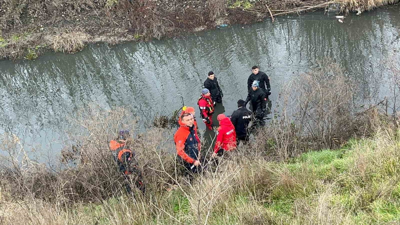CESEDİN GÜNDOĞDU MAHALLESİ MİHALLIÇIK CADDESİ YANINDAKİ PORSUK ÇAYI BÖLGESİNDE BULUNDUĞU...