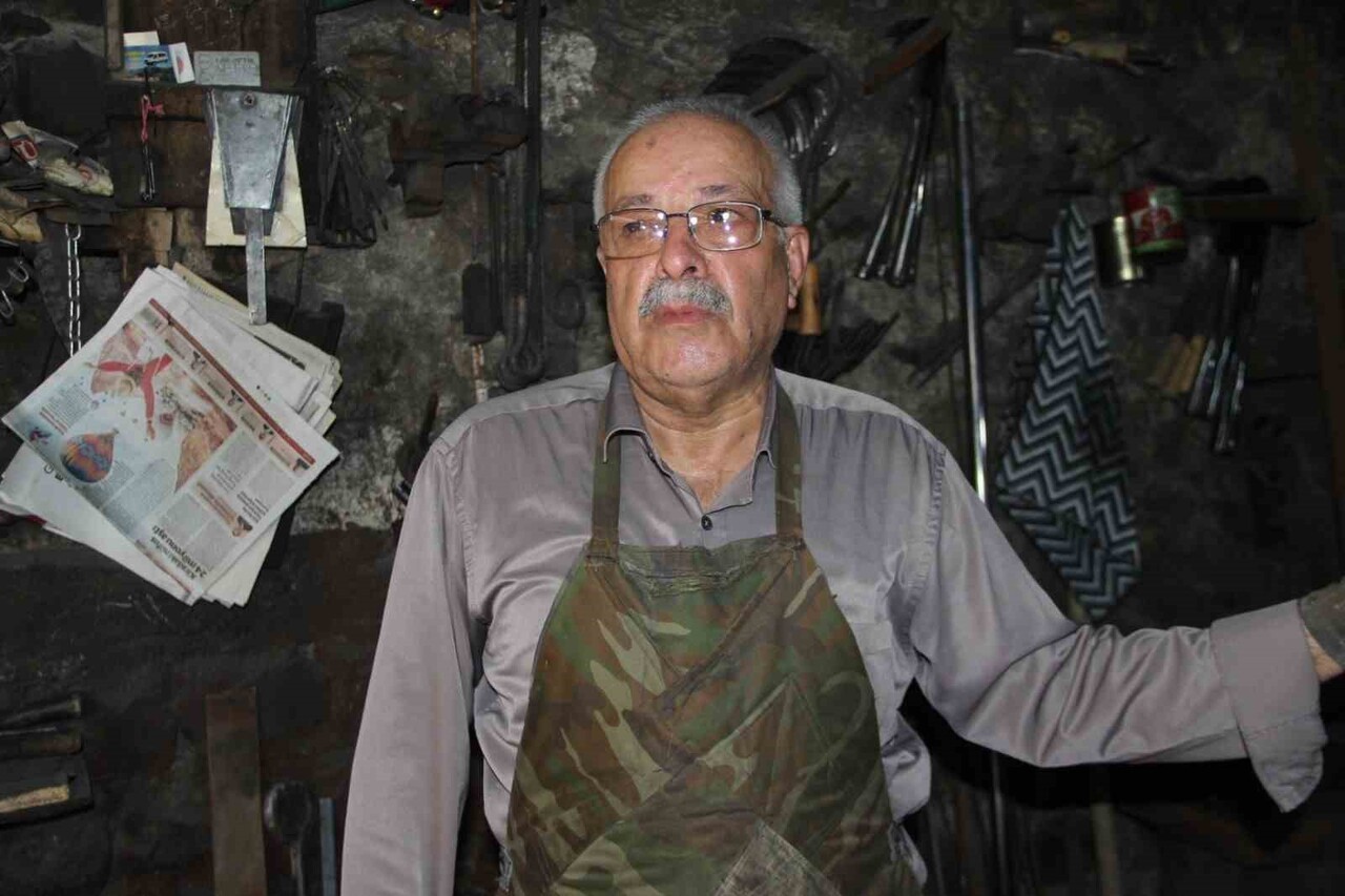 CİZRE’DE BİR ZAMANLAR DOKUZ AYRI DÜKKÂNDA SÜRDÜRÜLEN DEMİRCİLİK MESLEĞİ, BUGÜN YOK OLMA NOKTASINA...