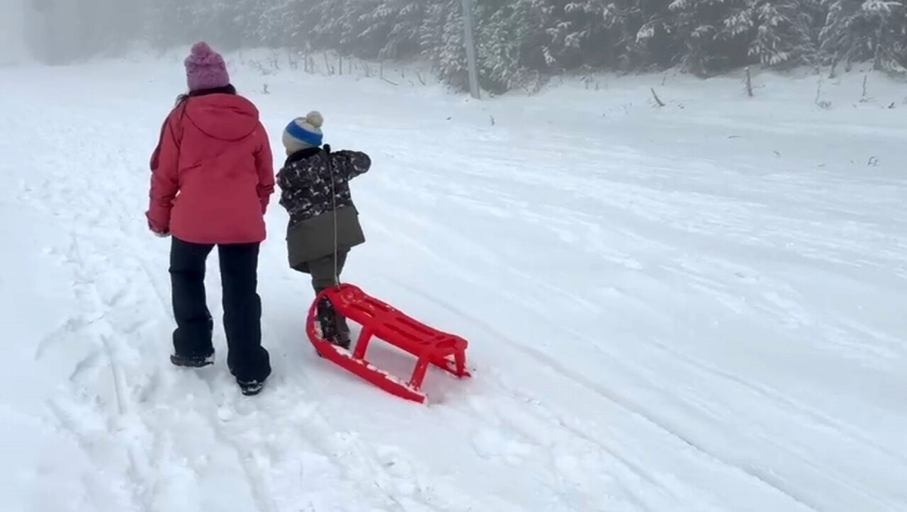ÇOCUKLAR KARDAN ADAM YAPTI, KIZAK KAYDI