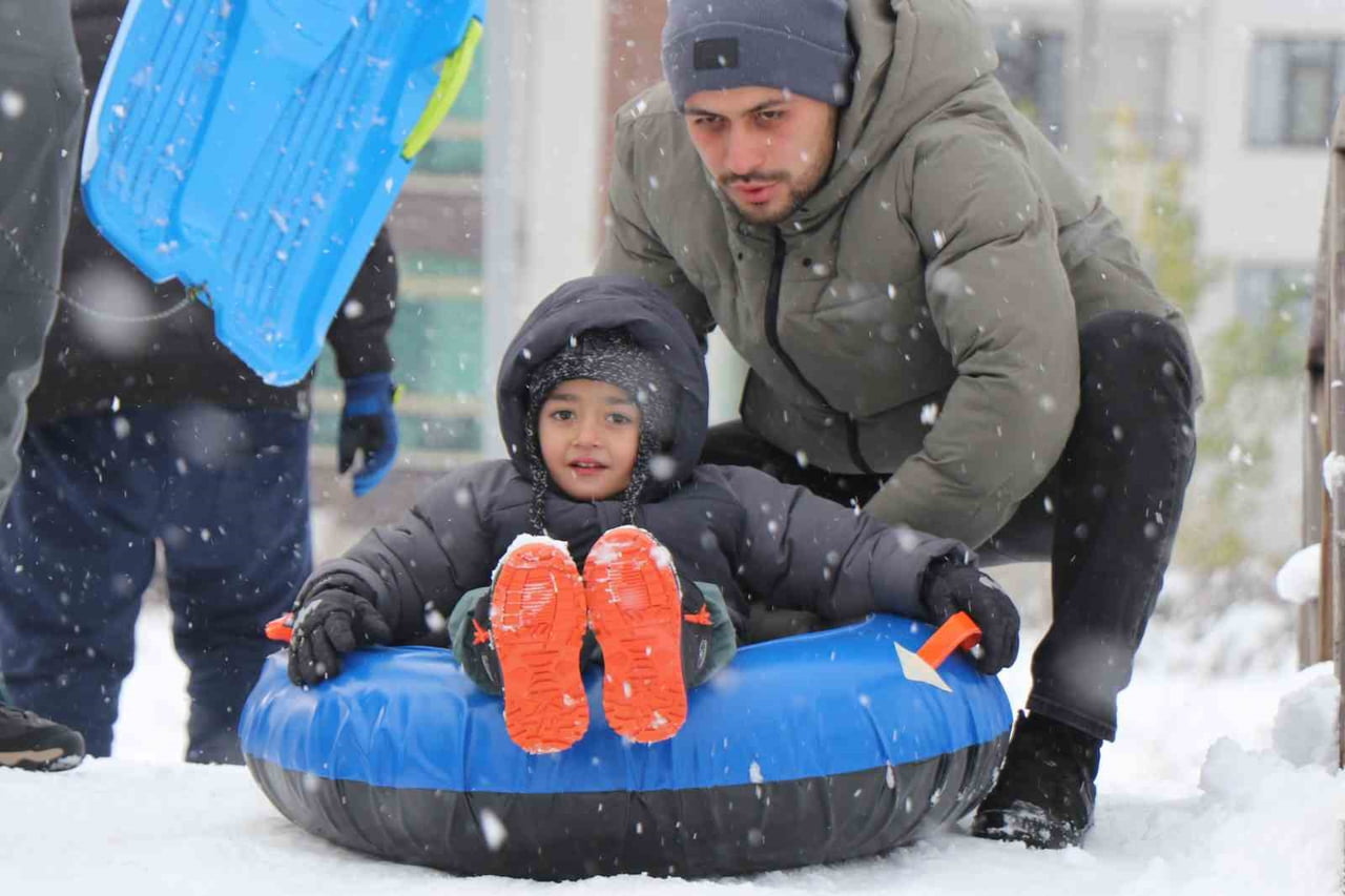 ÇOCUKLAR KARIN KEYFİNİ ÇIKARDI.