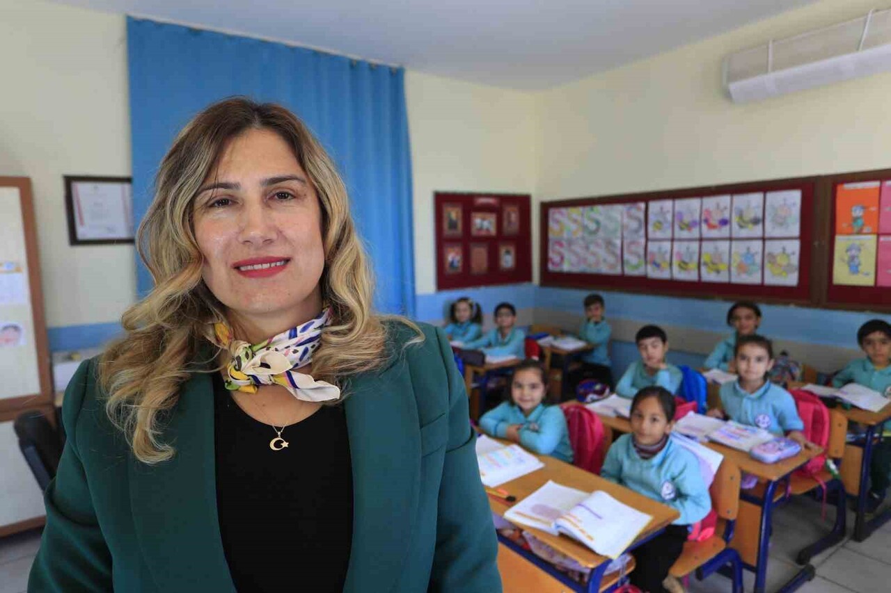 ÇOCUKLUĞUNDA HER GÜN 4 KİLOMETRE YOL YÜRÜYEREK ZOR ŞARTLAR ALTINDA EĞİTİMİNİ TAMAMLAYAN 22 YILLIK...