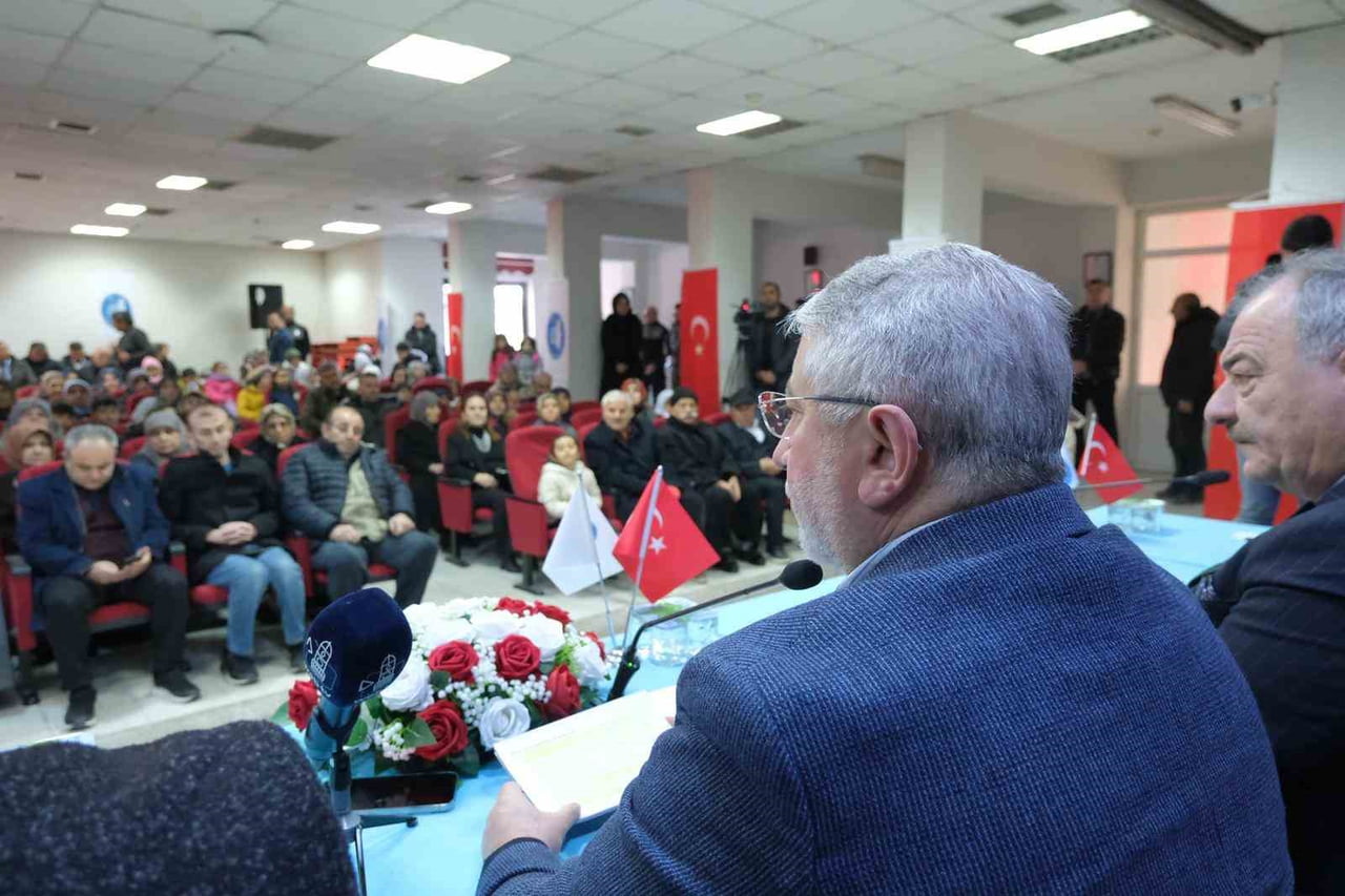 ÇÖPLÜ MAHALLESİ’NDE VATANDAŞLARLA BİR ARAYA GELEREK TALEPLERİNİ DİNLEYEN ÇORUM BELEDİYE BAŞKANI...