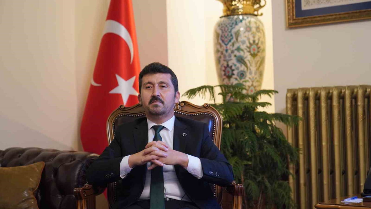 ÇORUM BELEDİYESİ, İSTİKLAL MARŞI’NIN ŞAİRİ MEHMET ÂKİF ERSOY’U VEFATININ 89. YIL DÖNÜMÜNDE ÖZEL...