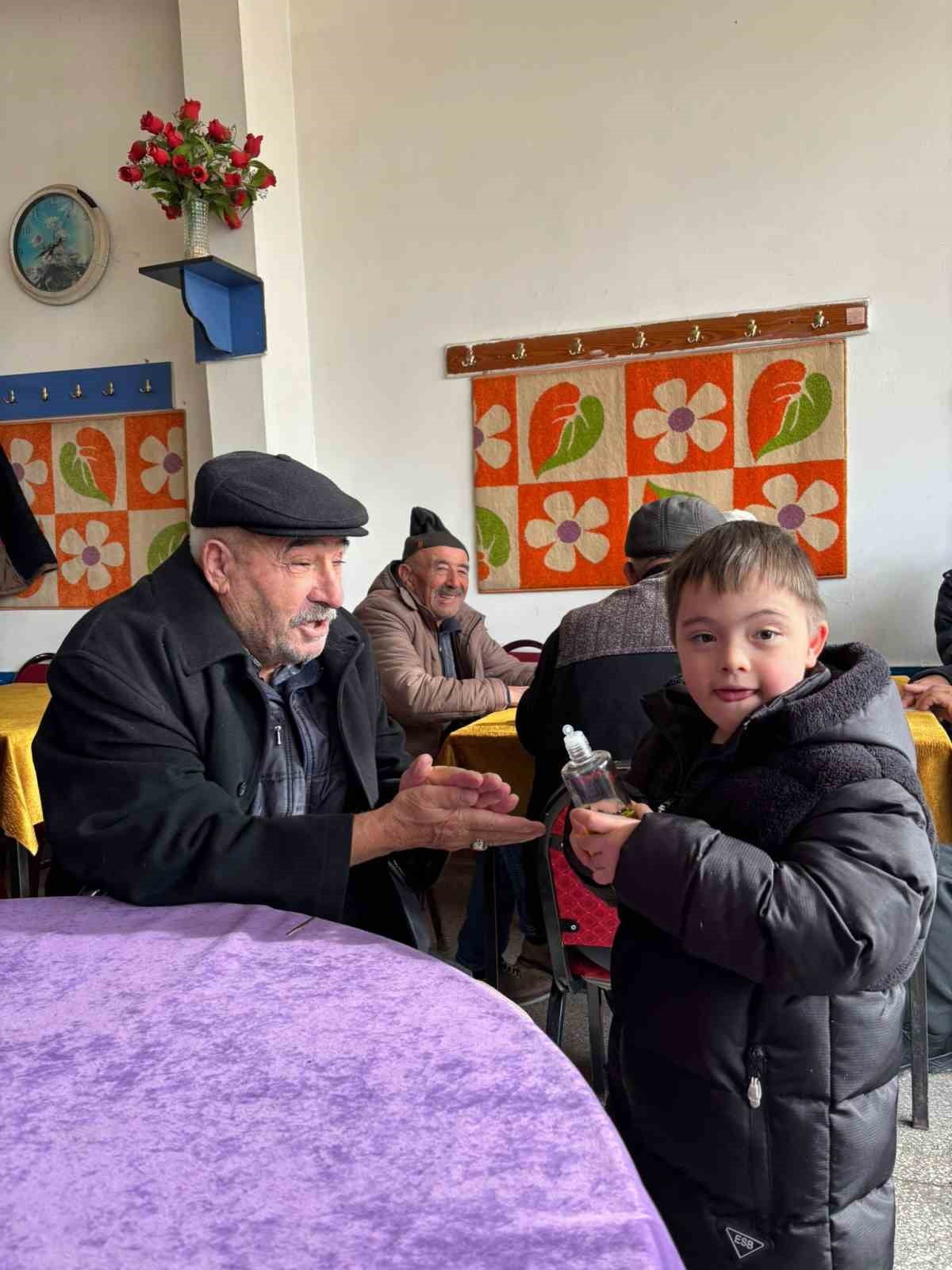 ÇORUM’UN ALACA İLÇESİNDE ÖZEL EĞİTİM GÖREN ÖĞRENCİLER, REGAİP KANDİLİ VESİLESİYLE VATANDAŞLARA VE...