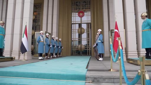 Cumhurbaşkanı Erdoğan, Sudan Egemenlik Konseyi Başkanı El Burhan'ı resmi törenle karşıladı