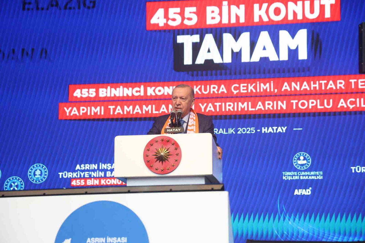 CUMHURBAŞKANI RECEP TAYYİP ERDOĞAN, HATAY’IN ANTAKYA İLÇESİNDE 455 BİNİNCİ AFET KONUTU TESLİM...