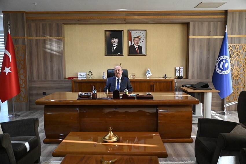 CUMHURBAŞKANI RECEP TAYYİP ERDOĞAN’IN TAKDİRLERİYLE UŞAK ÜNİVERSİTESİ REKTÖRLÜĞÜNE ATANAN PROF....