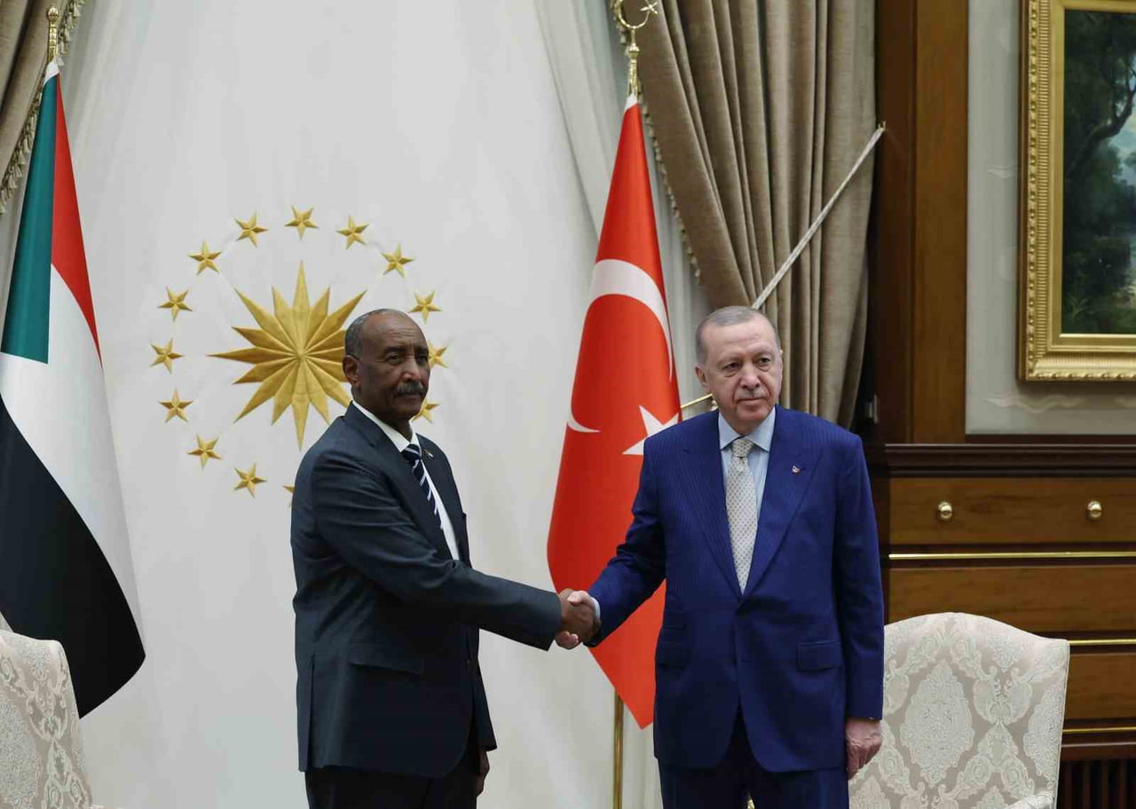 CUMHURBAŞKANI RECEP TAYYİP ERDOĞAN, SUDAN EGEMENLİK KONSEYİ BAŞKANI ABDELFETTAH EL BURHAN İLE BİR...