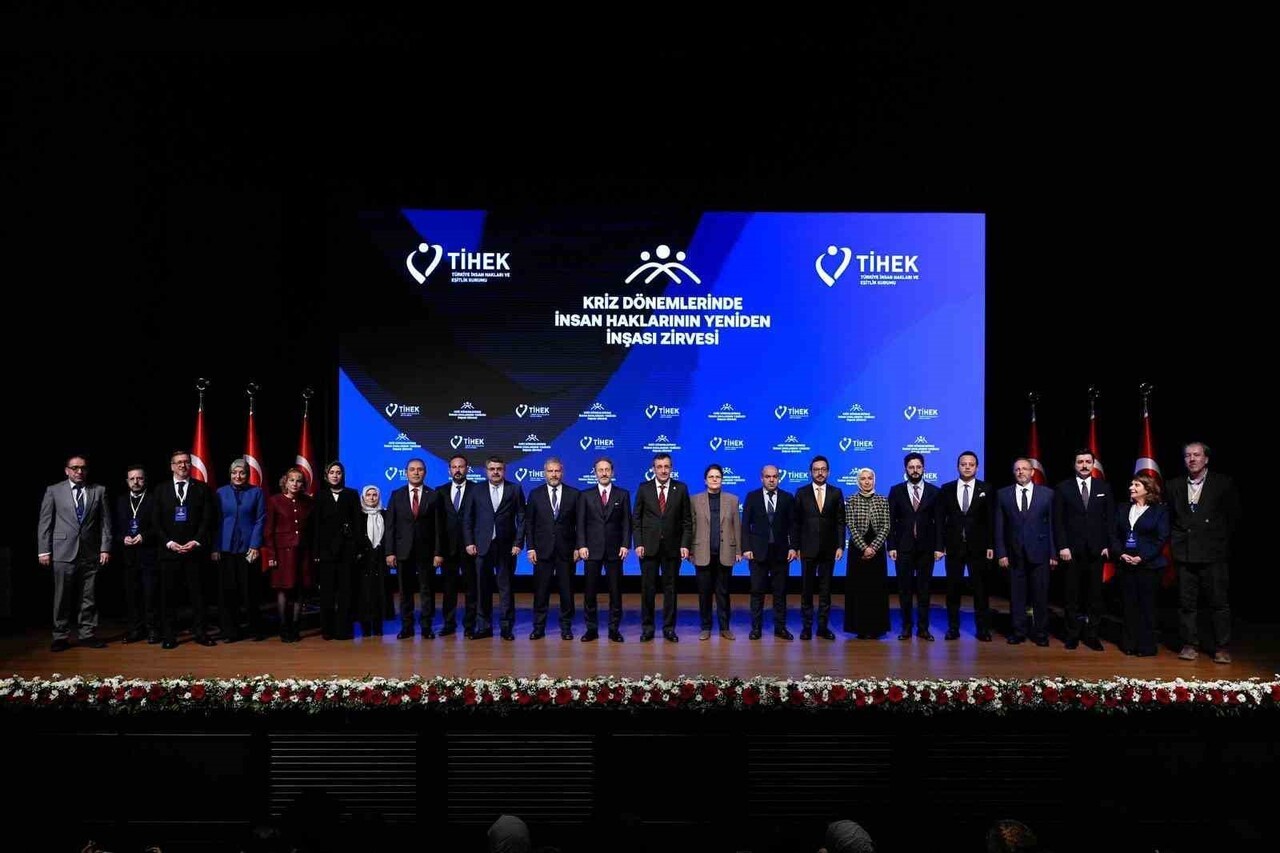 CUMHURBAŞKANLIĞI KÜLLİYESİ MİLLET KÜTÜPHANESİ KONFERANS SALONU’NDA 'KRİZ DÖNEMLERİNDE İNSAN...