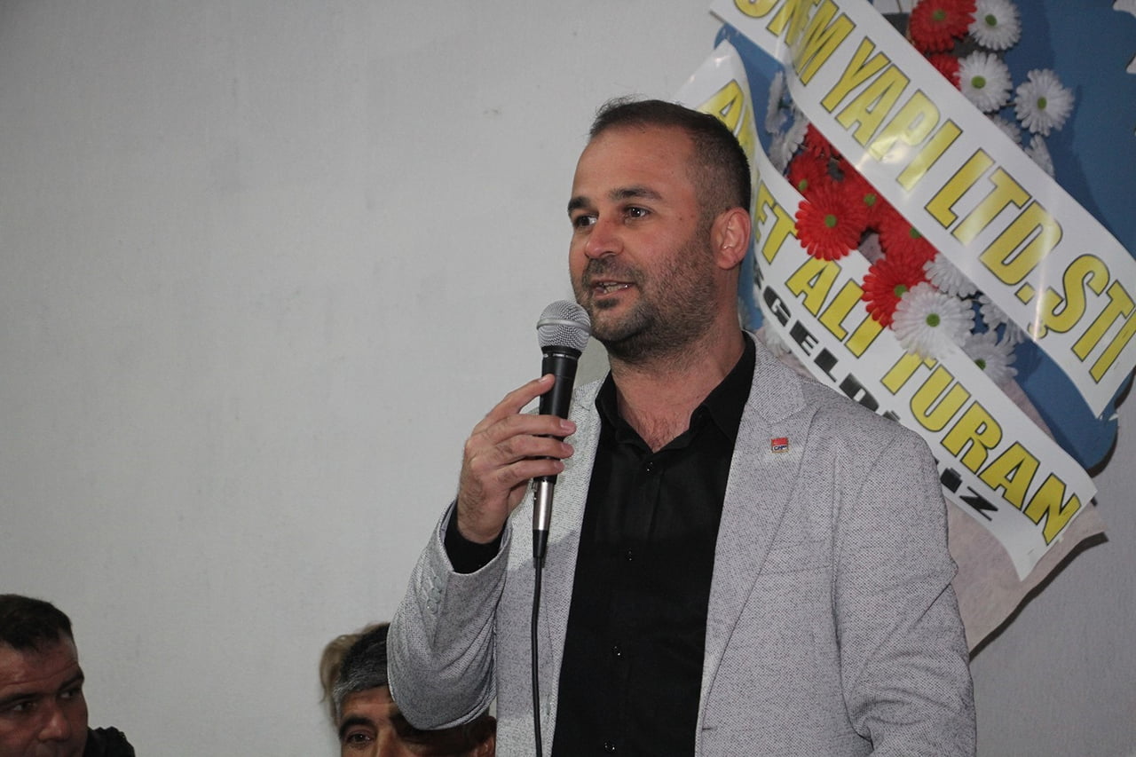 CUMHURİYET HALK PARTİSİ’NİN (CHP) ÖNCEKİ DÖNEM KULA İLÇE BAŞKANI KADİR GİRGİN, MEVCUT CHP KULA...