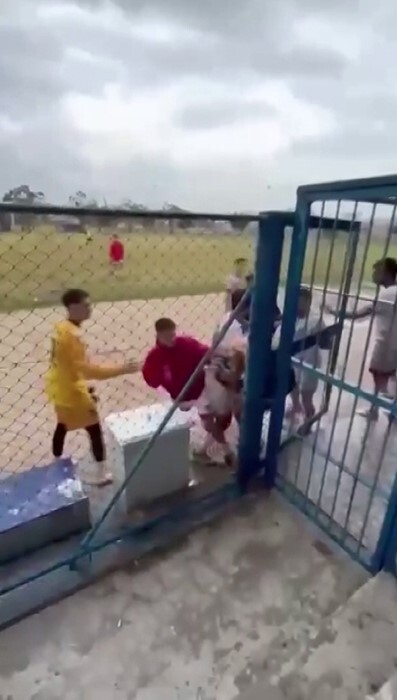 DAĞLIOĞLUSPOR İLE ÇUKUROVASPOR ARASINDAKİ KARŞILAŞMANIN, SON DAKİKALARINDA OYUNCULAR ARASINDA...