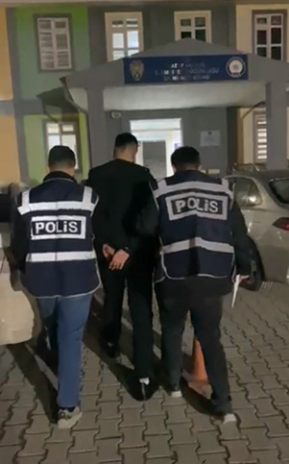 DEFNE’DE HAPİS CEZASI İLE ARANAN 1 KİŞİ TUTUKLANDI