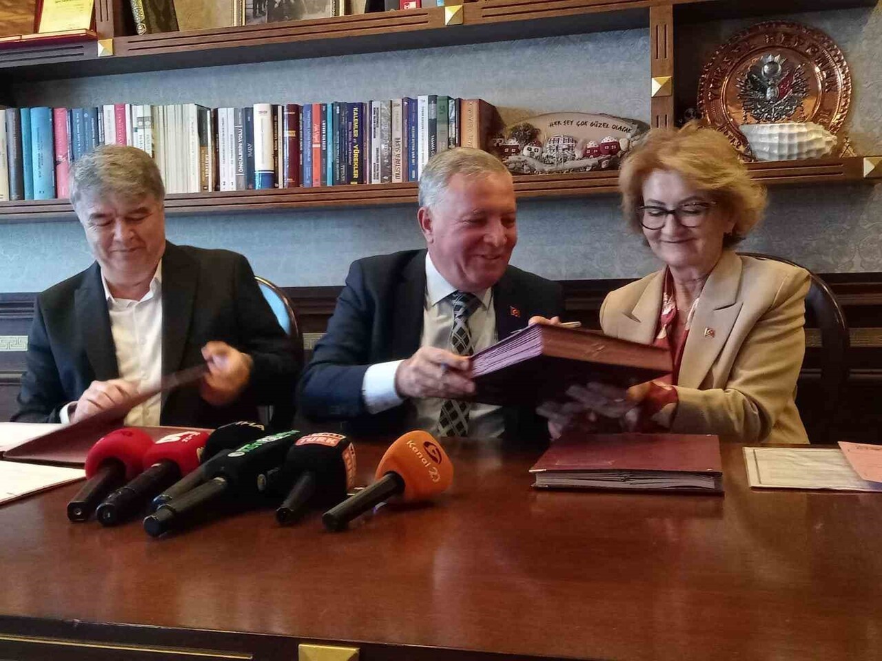 DENİZLİ'DE SOKAK HAYVANLARININ YAŞAM KOŞULLARINI İYİLEŞTİRMEYE YÖNELİK DEV BİR ADIM ATILDI. ÇARDAK...