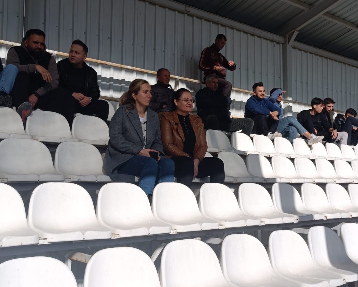 DENİZLİ 1. AMATÖR LİG D GRUBUNDA MÜCADELE EDEN ÇAMELİ BELEDİYESPOR, KALE BELEDİYESPORU 2-0 MAĞLUP...