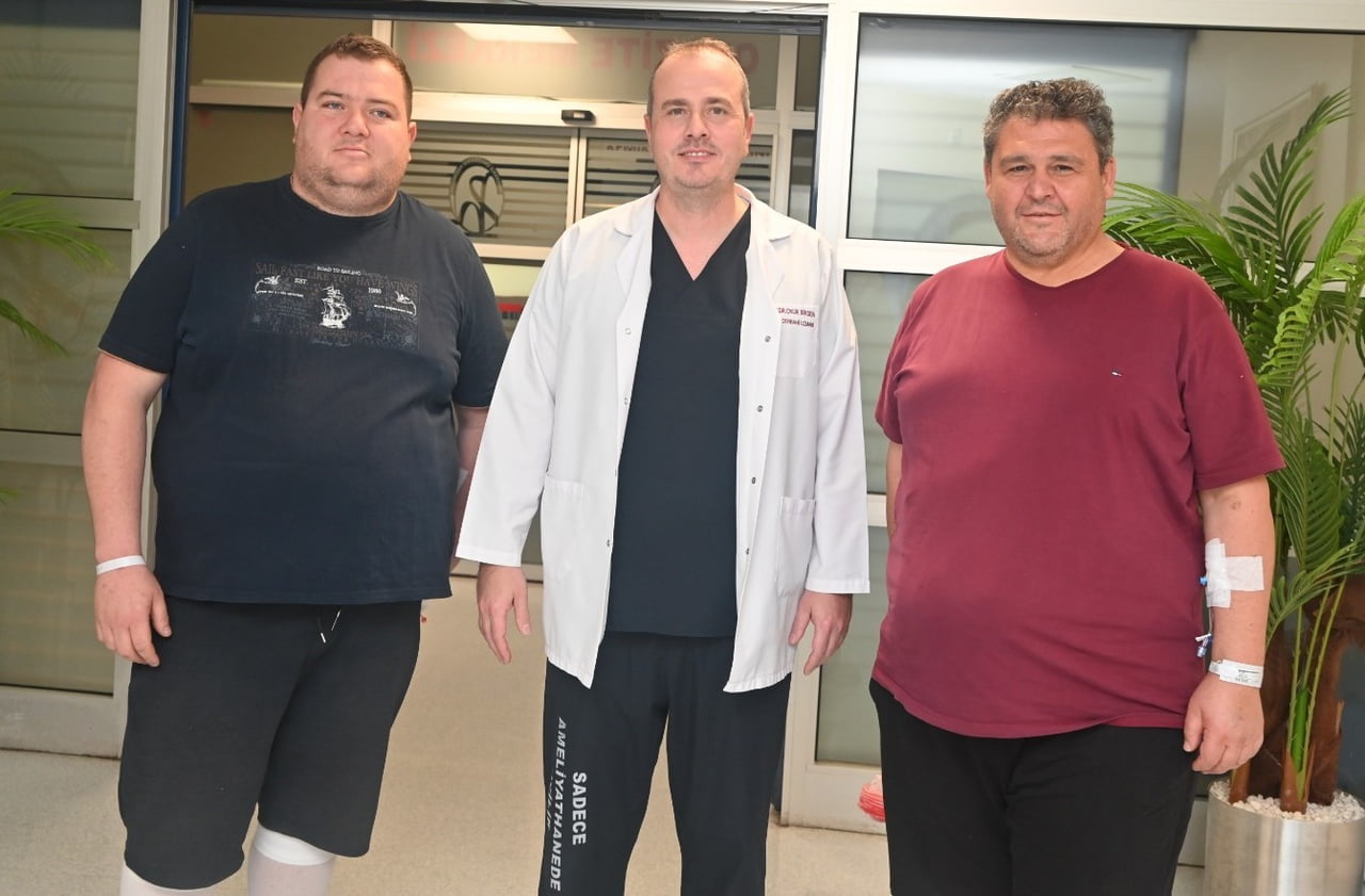 DENİZLİ’DE AŞIRI KİLOLARINDAN KURTULMALARI İÇİN AĞRISIZ TÜP MİDE AMELİYATI UYGULANAN İKİ HASTA...