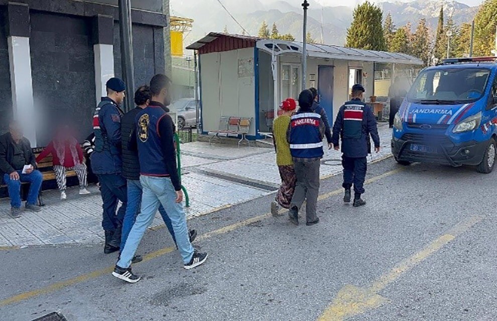 DENİZLİ’DE EVLENME VAADİYLE ERKEKLERDEN 5-10 BİN ABD DOLAR TALEP ETTİKLERİ DAHA SONRASINDA DA...