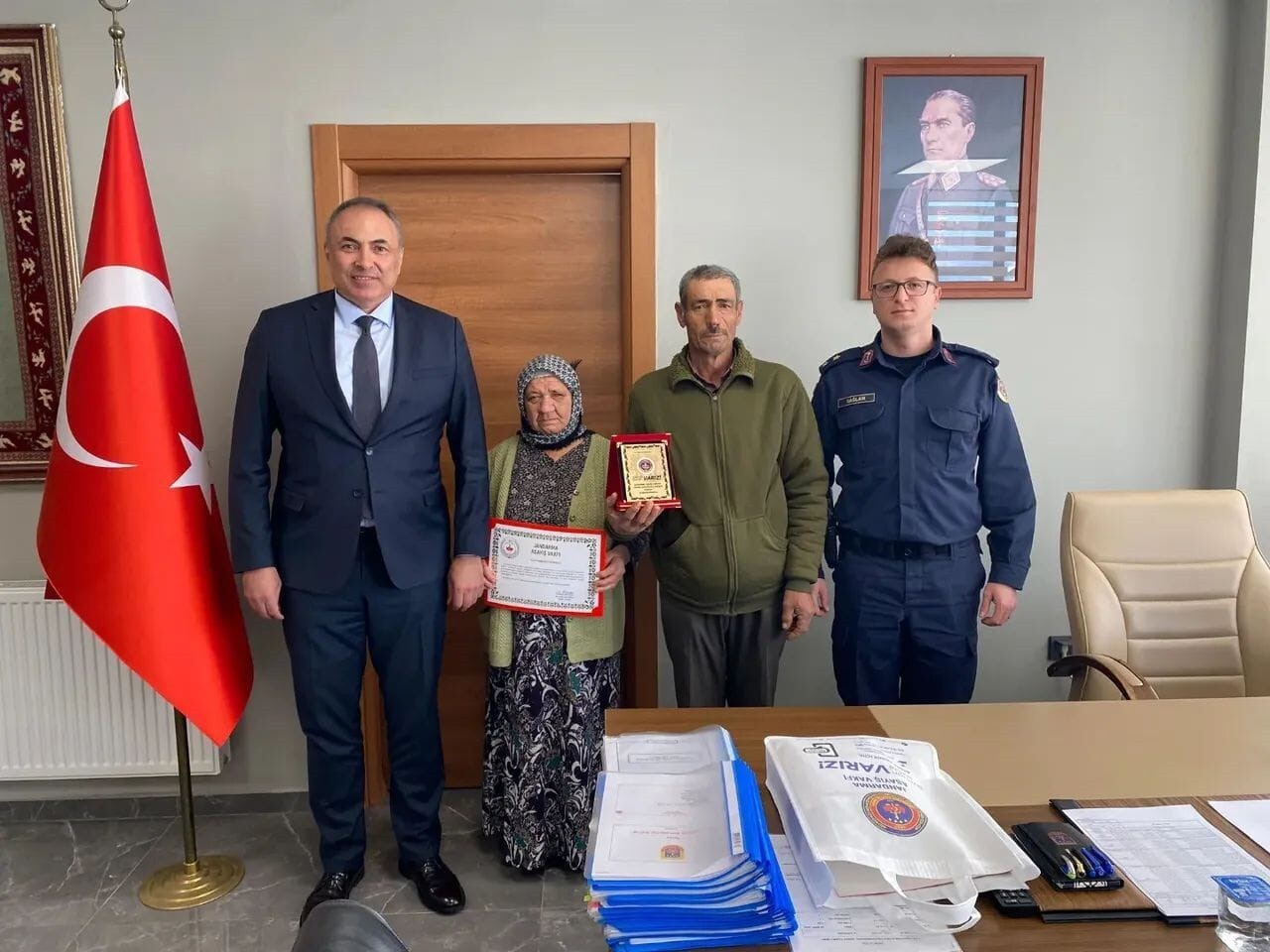 DENİZLİ’DE GAYRİMENKULLERİNİ JANDARMA ASAYİŞ VAKFINA BAĞIŞLAYAN BAĞIŞÇIYA TEŞEKKÜR BELGESİ VE...