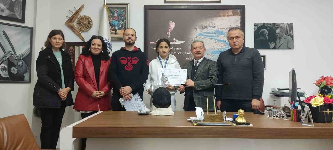 DENİZLİ’DE PAMUKKALE HALK EĞİTİMİ MERKEZİ MÜDÜRÜ CENGİZ SARICA, KONYA’DA DÜZENLENEN TÜRKİYE...