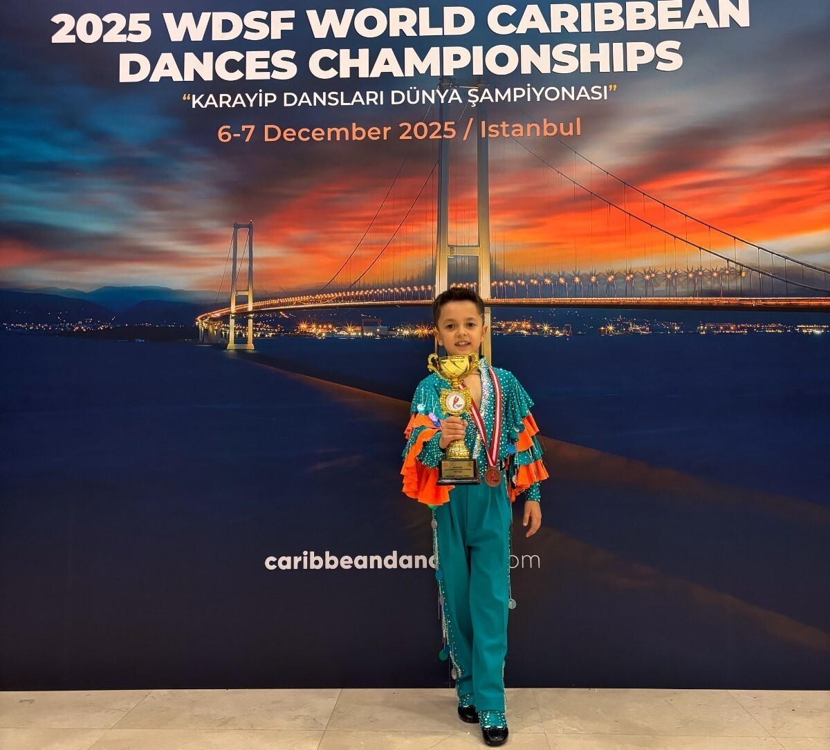 DENİZLİ’NİN 7 YAŞINDAKİ MİNİK YETENEĞİ TOPRAK ÇINAR ÇON, İSTANBUL’DA YAPILAN DÜNYA DANS SPORLARI...